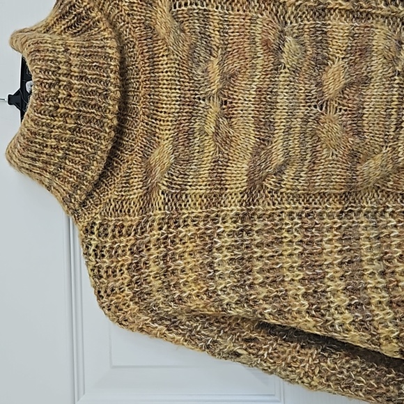Cable knit sweater - Picture 3 of 5